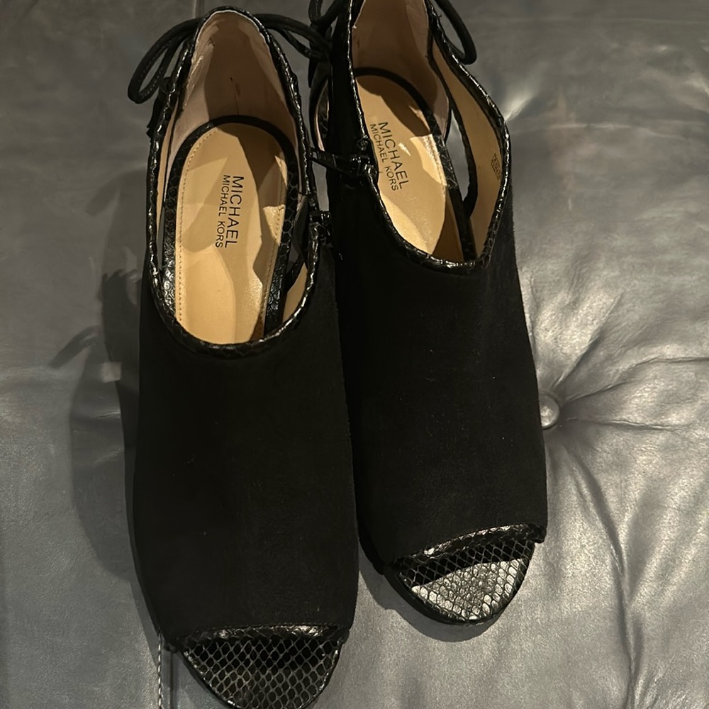 2.5 in black heel